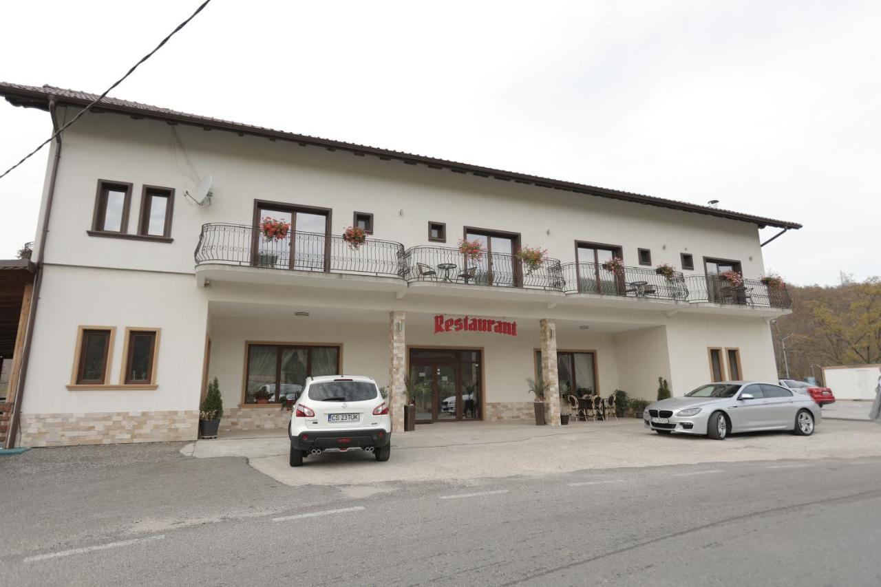 Pensiune Restaurant Liana Mehadia Bagian luar foto