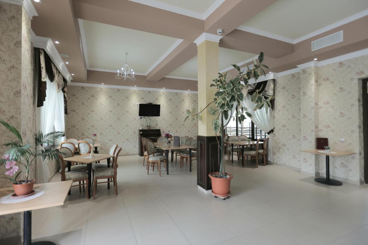 Pensiune Restaurant Liana Mehadia Bagian luar foto